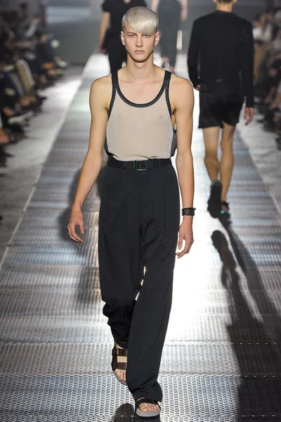 Look 19